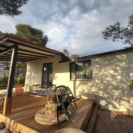 Mobilhome A Deux Pas Du Circuit Du Castellet Avec Terrasse Vue Mer Le Castellet  Extérieur photo