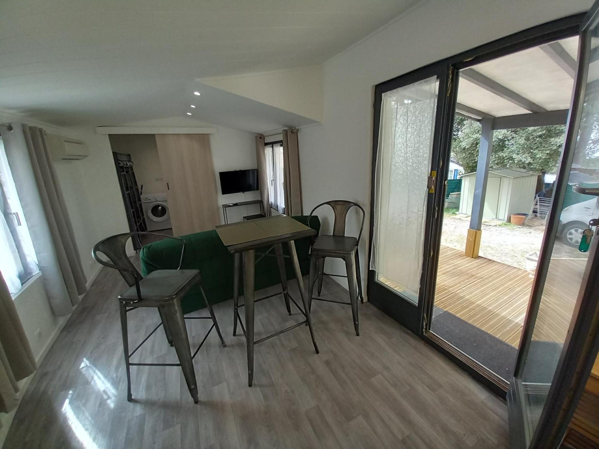 Mobilhome A Deux Pas Du Circuit Du Castellet Avec Terrasse Vue Mer Le Castellet  Extérieur photo